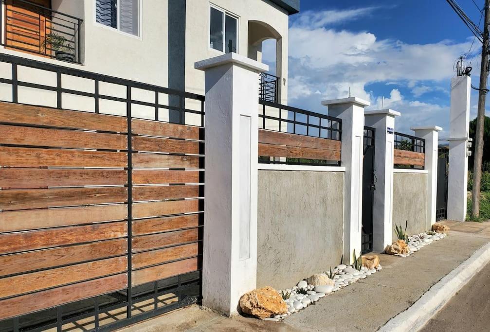 'The Solace' New Luxury Modern 1Bed 1Bath Apt. Portmore Exterior foto